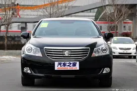 丰田皇冠巅峰之作，配备空气悬架，V8发动机动力强劲图片