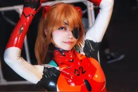 妹子COS《EVA》明日香 胶衣战斗服和女仆装全都要图片