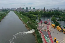 卫辉已紧急转移安置20.4万人！新乡市副市长：争取3天基本解决卫辉城区积水问题图片