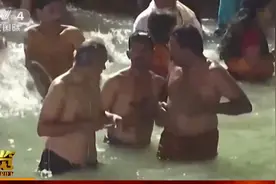 为庆祝“大壶节”印度超两百万人聚集恒河沐浴，超百人感染引恐慌图片