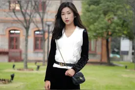 同学聚会不怯场穿搭，脱下棉服照样光彩照人，前男友看了都会后悔图片