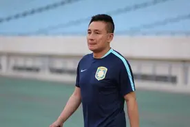 央视专门批评李铁：在场边大喊大叫干扰了球员图片