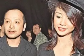 腼腆富豪和性感女神的故事图片
