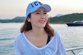 出道35年的梨涡女神颜值依旧，10亿身家不傲娇，像吃了防腐剂图片