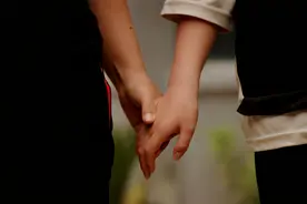 济南14岁男孩，为失明母亲做饭8年“出生在一个特殊的家庭，就要比别的孩子早点懂事”图片