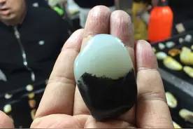 鉴赏和田玉籽料青花图片