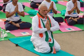 印度惊现变异毒株Delta+，莫迪：大家多练练瑜伽，抗疫医生都在练图片