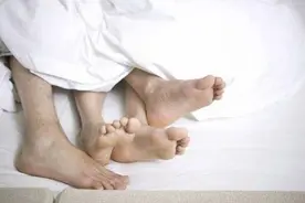 怀孕了还可以过性生活吗？适度的夫妻生活让彼此更亲密图片