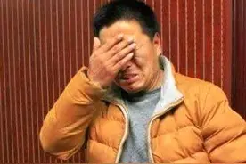 弟弟装民工回家，穷姐姐撵出门，富姐姐给3万，弟弟却和富姐翻脸图片