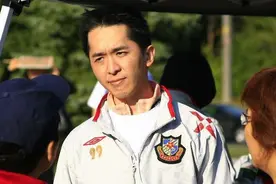 当代“韦小宝”邓兆尊，同时拥有三个女友，最穷时只剩一亿图片