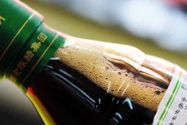 买醋时，不用看牌子，只要瓶身有这2组数字，全是配制醋勾兑醋