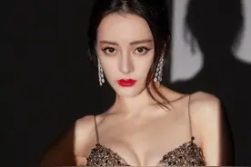 迪丽热巴在行动，新疆异域风情的美人图片