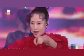44岁刘敏涛又出唱跳神作，眼神迷离表情魔性，网友：发型像妖精图片