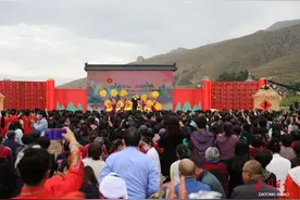 庆丰收 感党恩 | 开心的锣鼓敲起来，丰收的幸福晒出来图片