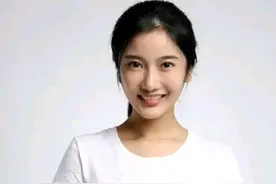 清华“最美证件照”女神，才貌双全让人嫉妒，被称为校花实至名归图片