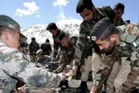 我国唯一不设防的边境线，两国士兵亲似兄弟，没事就互相“蹭饭”图片