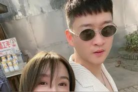 曹云金公布新恋情，前妻唐菀晒长腿美照，俩人离婚后人生完全不同图片