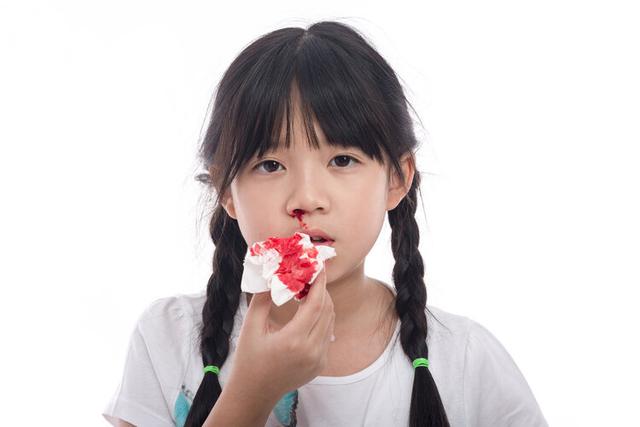 3个异常信号同时出现，可能是白血病的“预告”，别再忽视
