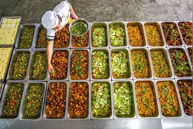 部队伙食到底怎么样？今天就来聊一聊图片