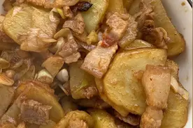朔州网红美食系列——肉焖土豆图片
