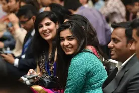 印度人喜欢用手抓饭，为何不选择使用筷子？这三个原因是答案图片