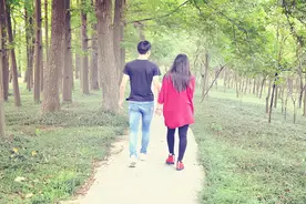 为什么女性很喜欢“抱抱”?研究发现：拥抱原来有很多好处图片