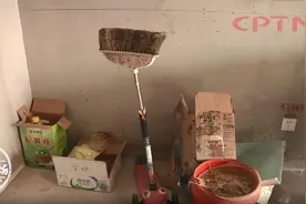 女子收房时吓一跳，新房被保洁住了一年多？邻居：我以为她是业主图片