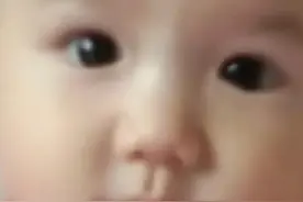 “我给月嫂留了盘菜放锅里，老公却偷偷把肉全挑出来吃了。”图片