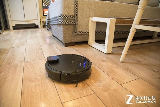 全局规划,能扫能拖科沃斯地宝dg70扫地机器人的机身前方嵌有一个摄像