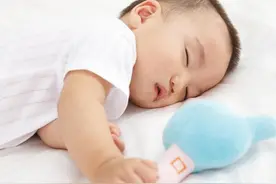 宝宝在这3个时间睡得稳，家长要及时给“叫醒”，不然影响身体图片