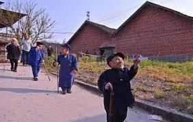 四川神秘矮人村，当地老人身高不足一米，这其中到底有什么秘密？