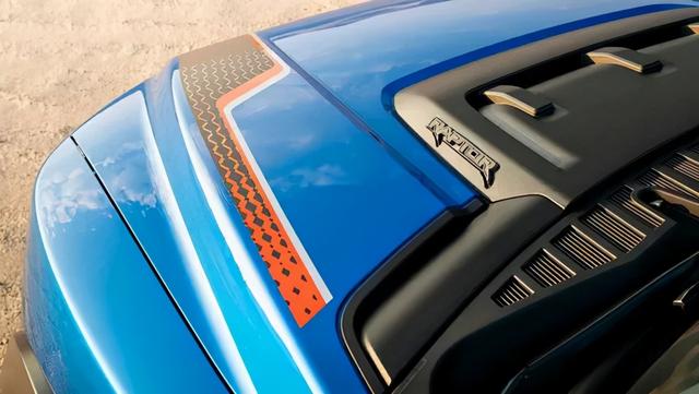 敢这样玩也只有TA了 外媒试驾新款福特F-150猛禽 | 卡车之友网