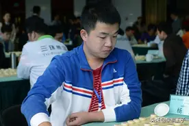 象棋大师史上超神一幕，亏了近千分还赢了，而且赢的还是全国冠军图片