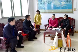 市政协副主席王秋霞深入遂平县走访慰问困难群众图片