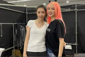 追星天花板！潘玮柏夫妇晒与孟佳后台合影，潘帅对演出赞不绝口图片
