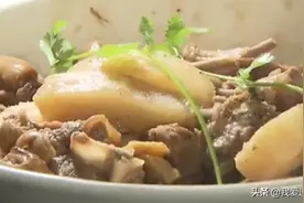 吃剩的柚子皮别浪费了，教你做柚皮焖羊肉，详细步骤和技巧全公开