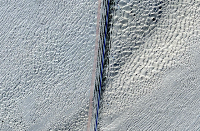 中国是如何穿越“死亡之海”，开通新疆沙漠公路？