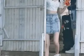 瘦才是王道！陈瑶做客《冲浪店》秀蚂蚁腰，男生们眼光亮了图片