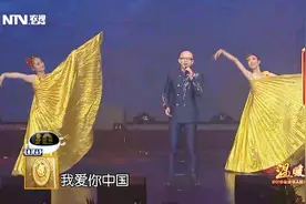 平安在美国纽约深情演唱经典歌曲《我爱你，中国》视频封面