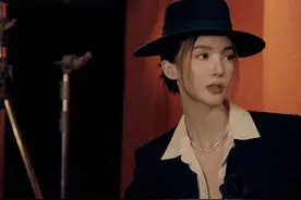 明星敢这样穿走红毯，多亏是平板身材！不够性感，也能自信秀身材图片