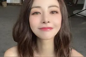 小说：你居然在我们面前装？图片