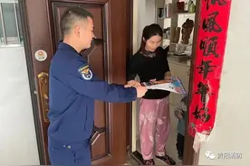 咚！咚！咚！有人在家吗？图片