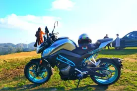 2万落地国四版春风250NK，极速150，带ABS，压弯有快感，国产好车图片