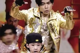 当年和周杰伦上春晚的侯高俊杰，现状令人唏嘘，沦为路人被遗忘图片