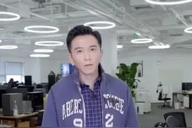 56岁鲜肉鼻祖温兆伦晒产业，经商身价过亿，三婚娶小20娇妻图片
