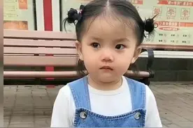 母女俩吵架，女儿“咬牙切齿”的模样萌翻了，网友：奶凶奶凶的图片