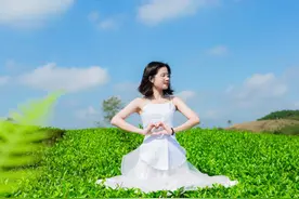 女人问：你在干嘛？用这3种回复方式可以俘获女人的心图片