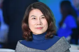 28岁丧夫，守寡一生，离乡打工抚养孩子，如今500万年薪还单身图片