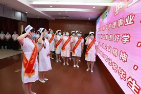 一身白衣赛天使 致敬新时代最可爱的人图片