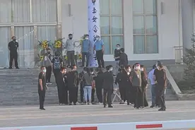 于月仙告别仪式现场曝光，家属现身崩溃大哭，赵本山本人未到场图片